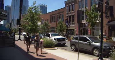 Bailey Zimmerman fans face heat as CMA Fest cooling stations stay busy in Nashville
