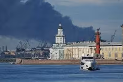 Base Naval: St. Petersburg Told to Stay Indoors After Major Drone Attack