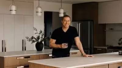 Richard Turcotte dévoile une cuisine rénovée, plus lumineuse et fonctionnelle