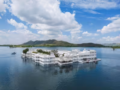 Tripadvisor’s 2026 Hotel awards put Amsterdam crane stay on top