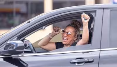 Shell Gasoline draws mile-long line as drivers chase $1.99 fuel in Hermosa