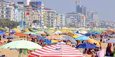 Jesolo richtet rote Sicherheitszonen im Zentrum nach Gewaltserie ein