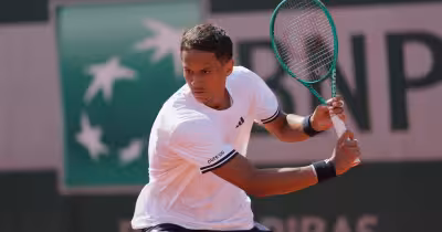 Cameron Norrie not in sight as de Minaur beats Diallo at Queen’s Club