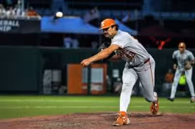 Uga Baseball Score: Georgia beats Texas 7-1 behind Joey Volchko's gem