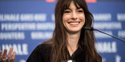 Anne Hathaway says AI thank-you notes exposed candidates in recent hiring round