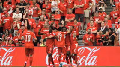 Promise David boost as Switzerland beat Canada to top Group B