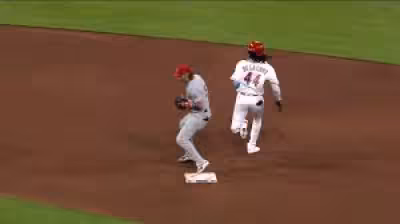 Elly De La Cruz safe call sparks two Phillies ejections in Reds opener