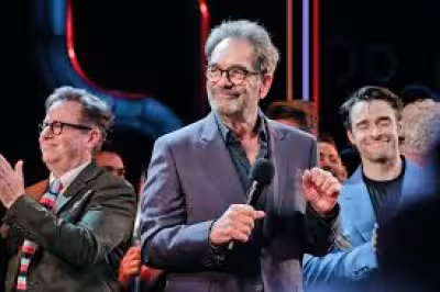 Huey Lewis Deafness Condition: Singer Says Music Is No Longer Part of His Life