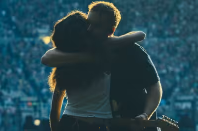 Olivia Dean helps Sam Fender's Rein Me In set U.K. chart record