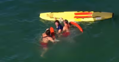 Los Angeles Police Department suspect jumps into ocean at Will Rogers State Beach