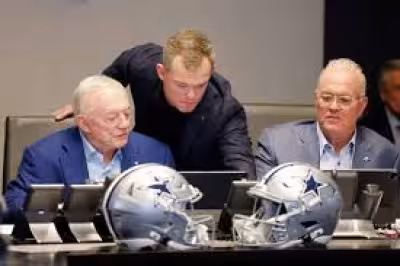 Troy Aikman tied to Jerry Jones family news as another baby is announced