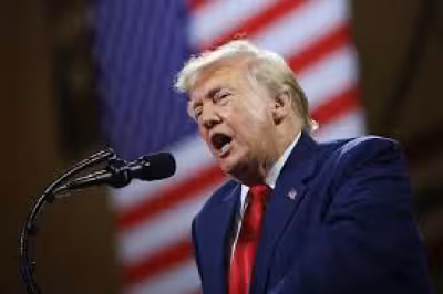 Trump returns to White House Correspondents' Dinner after years away