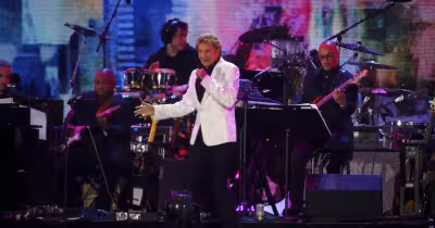 Barry Manilow cancels Lexington show minutes before showtime