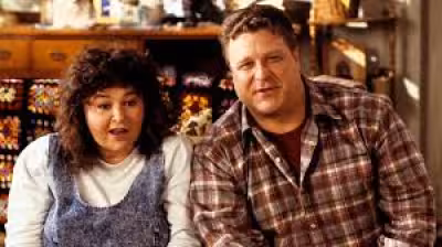John Goodman grocery store selfie with David Deluise sparks fan reaction