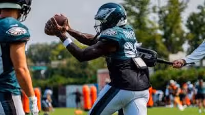 Darius Cooper’s viral Eagles practice shows a roster push is heating up