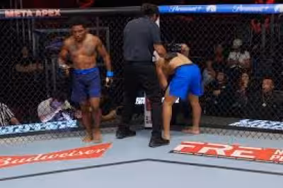 Herb Dean restarts Xavier Franklin fight after eye poke review in Episode 10