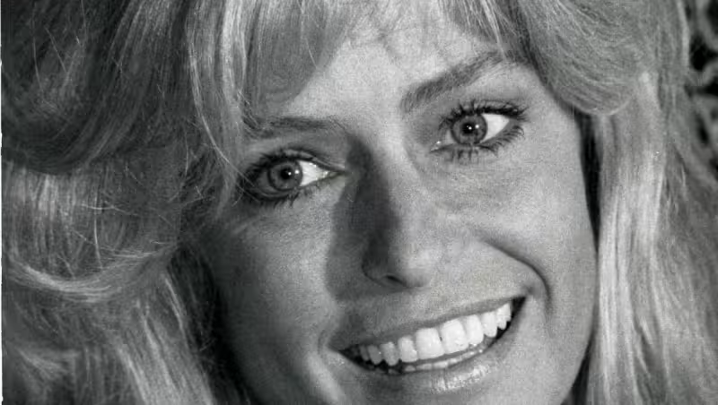Corpus Christi approves 7-foot Farrah Fawcett statue for seawall site