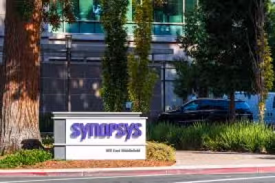 Snps Stock falls to key support as Synopsys raises full-year guidance