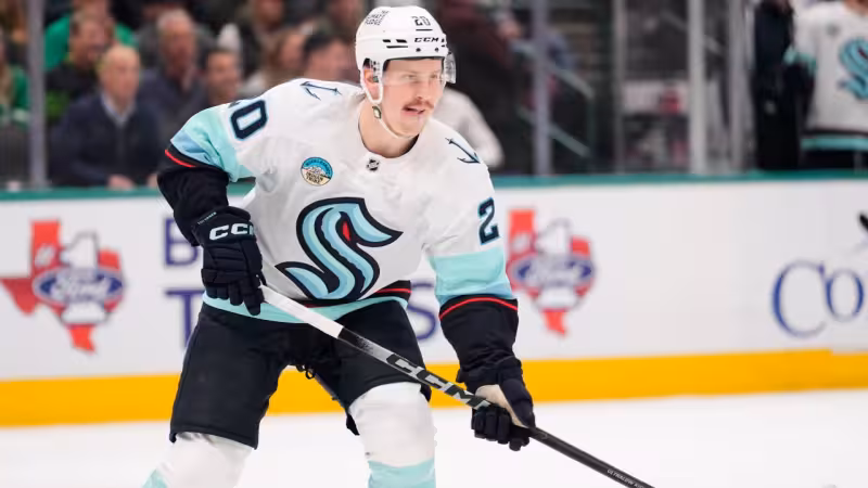Eeli Tolvanen remains unsigned as Blackhawks weigh PTO option
