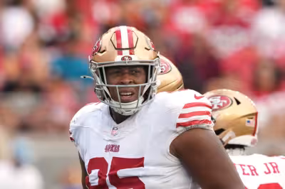 Alfred Collins limited at 49ers practice Tuesday with knee injury