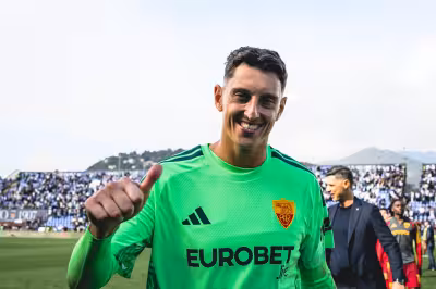 Dybala watches Roma settle for 0-0 at Como after Malen red card