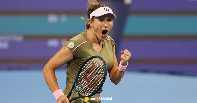 Katarzyna Kawa rallies past Daria Snihur to reach WTA 500 second round