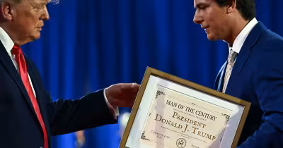 Joe Mitchell gives Trump a 'Man of the Century Award' in Sioux City