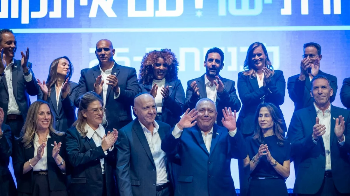 Gadi Eisenkot's Yashar rises in polls before Election Day vote