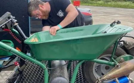 ميكانيكى بريطانى يدخل موسوعة جينيس بتدشين أسرع عربة يد فى العالم