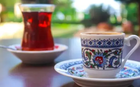 دراسة: لا يجب تناول الشاي والقهوة قبل وبعد الوجبات مباشرة