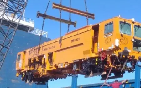 وزير النقل يعلن وصول 16 عربة ثالثة مكيفة جديدة إلى ميناء الإسكندرية