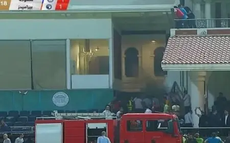 توقف مباراة سموحة وبيراميدز بسبب نشوب حريق بأحد غرف التحكم باستاد الإسكندرية