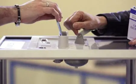 الفرنسيون يصوتون بانتخابات تشريعية تاريخية يتصدرها أقصى اليمين غدا