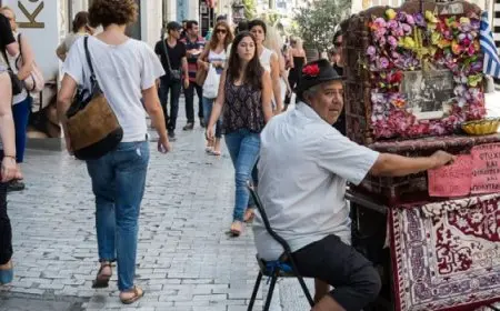 6 أيام عمل أسبوعيا.. دولة “تسير في الاتجاه المعاكس”