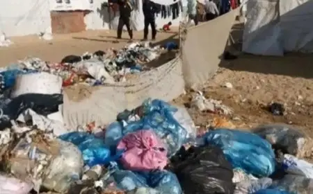 أونروا: أطنان من النفايات تُحاصر خيام النازحين وسط قطاع غزة