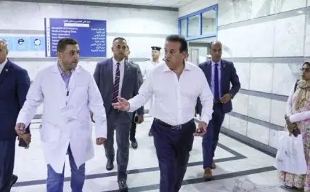 وزير الصحة يوجه بتحويل مديري الصيدليات بمستشفيي العامرية والقباري للتحقيق بعد استماعه لشكاوى من المرضى بتأخر صرف الأدوية