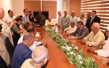 بال .. وزير الزراعة يلتقي عددا من المزارعين في أول يوم عمل له بالوزارة