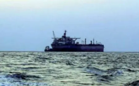 “المركزية الأمريكية”: تدمير قاربين مُسيرين وموقع رادار للحوثيين في البحر الأحمر