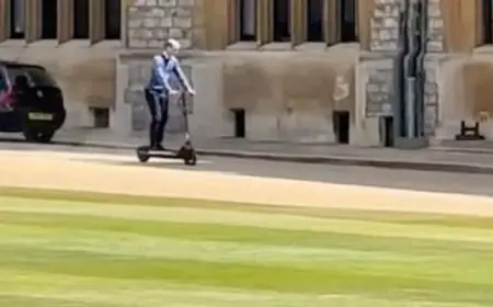 الأمير ويليام يتجول حول قلعة وندسور على متن سكوتر في مشهد نادر