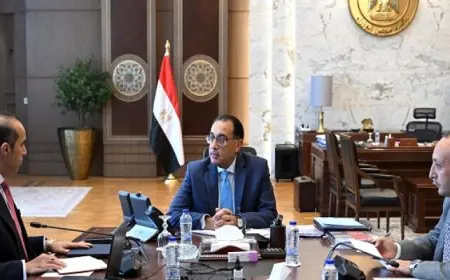 مدبولى يبحث مع وزير الشئون النيابية والقانونية ملفات التواصل السياسي خلال الفترة المقبلة