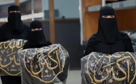 للمرة الأولى.. مشاركة نسائية بتغيير كسوة الكعبة