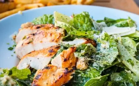 مدينة مكسيكية تحتفل بمرور 100 عام على ابتكار سلطة سيزر