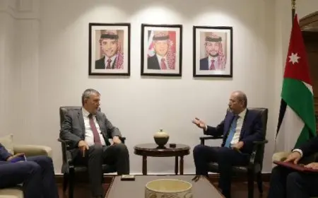 وزير الخارجية الأردني يبحث مع مفوض “الأونروا” الوضع الإنساني في غزة