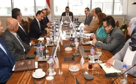 وزير الإسكان يتابع موقف خدمات مياه الشرب والصرف الصحي على مستوى الجمهورية