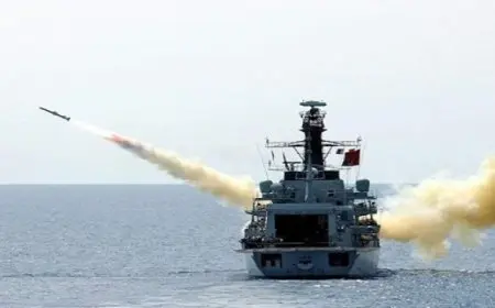 القوات الأمريكية تدمر آليات تابعة للحوثيين في البحر الأحمر