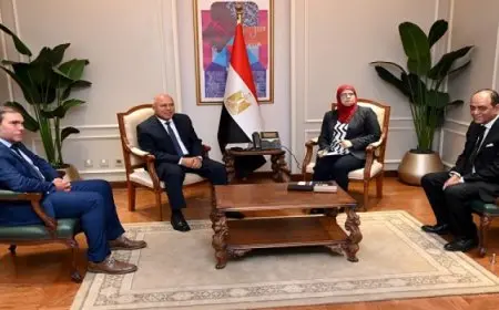 وزير الصناعة يبحث سبل تنمية وتطوير صناعة الملابس الجاهزة