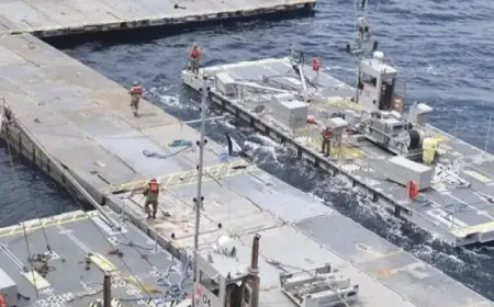 البنتاجون: الجيش الأمريكي يفشل في إعادة تثبيت رصيف مؤقت بغزة بسبب الطقس