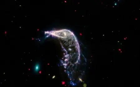 تلسكوب يلتقط ة مذهلة لاندماج مجرتين في الفضاء