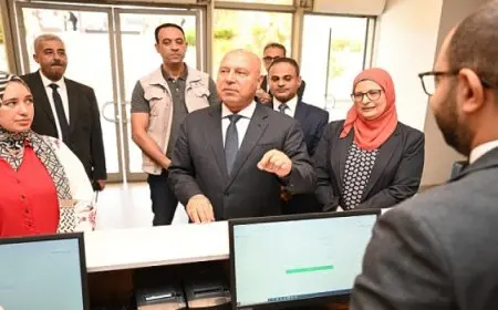 وزير الصناعة والنقل يتفقد سير العمل بمقر الهيئة العامة للتنمية الصناعية
