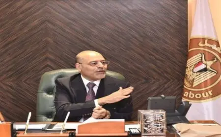 وزير العمل يوجه بصرف 200 الف جنية لثلاثة من العمالة غير المنتظمة ضحايا حادث الأقصر
